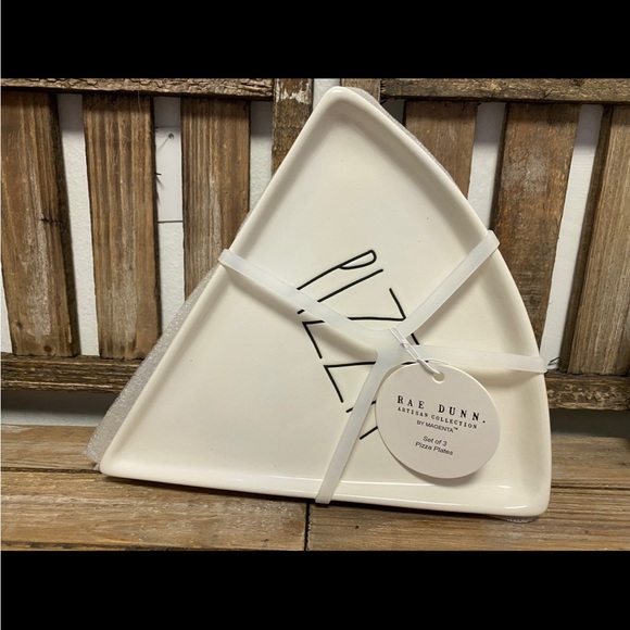 Rae Dunn Pizza Slice Pie set of 3 plates - Picture 3 of 3